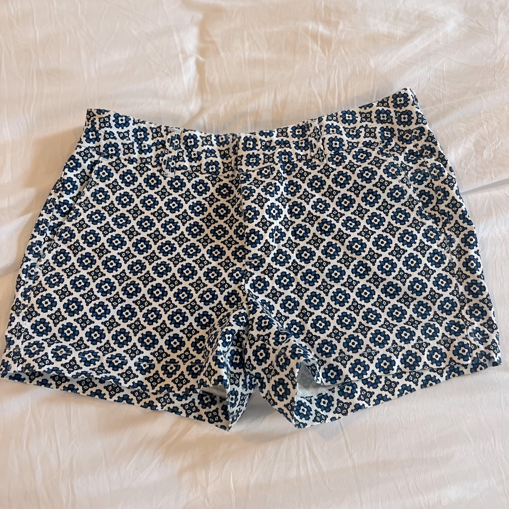 Khakis by Gap City Fit Geometric blue black and white print shorts size 0